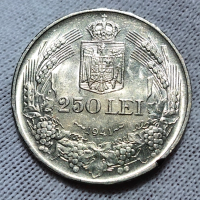 250 Lei 1941 UNC Damaged pret